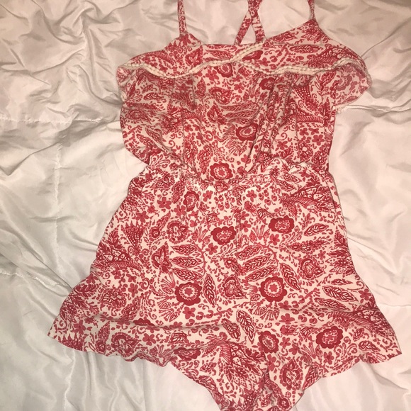 Red romper - Picture 5 of 7